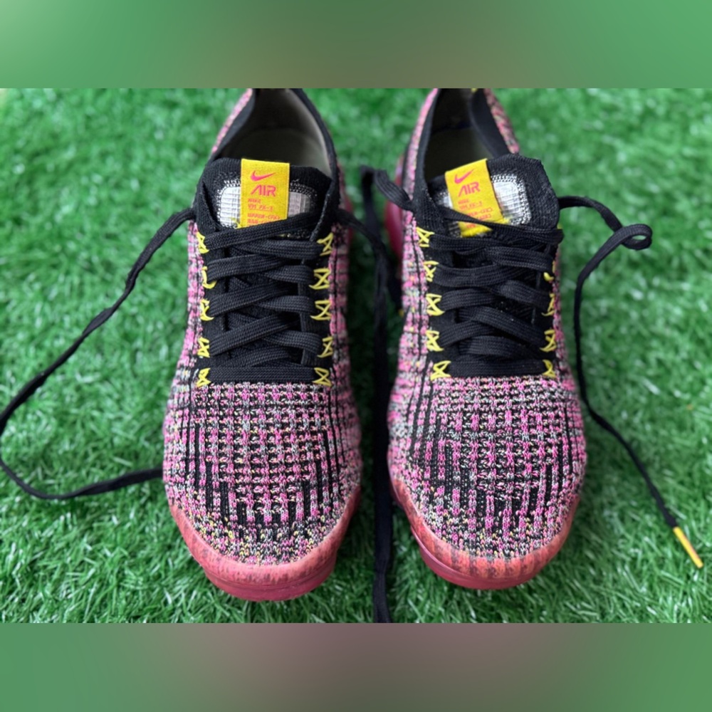 Nike Air VaporMax Flyknit 3
Laser Fuchsia Laser Orange (Women's) Size 6.5